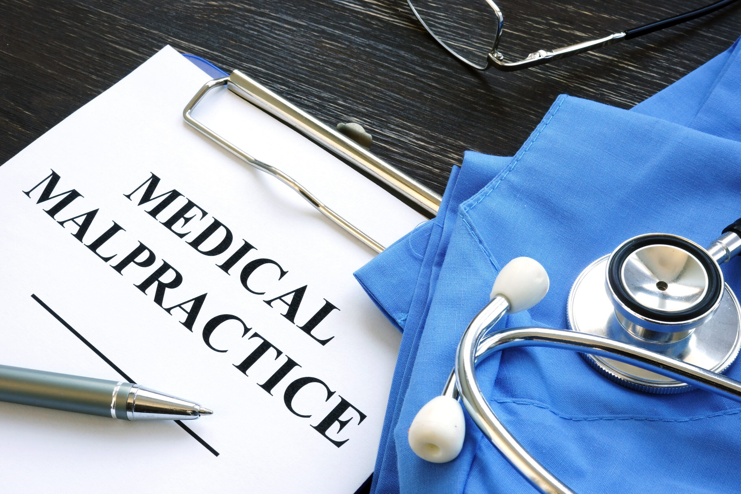 What Are Common Medical Negligence vs Malpractice Examples